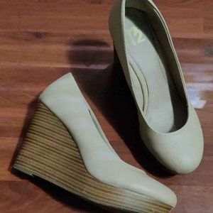 Size 8 Women Beige Wedges Platform